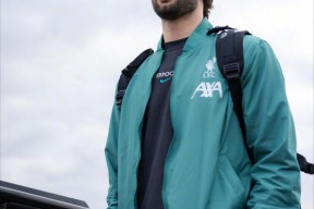 爱游戏全站APP赛前突围战来临，利物浦围绕社区盾完成体检，更衣室稳定，身体对抗强度拉满的简单介绍