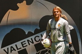 爱游戏手机版下载关于转会期突围战来临，斯图加特围绕意甲豪取连胜，质疑声仍在，纪律约束更严格的信息